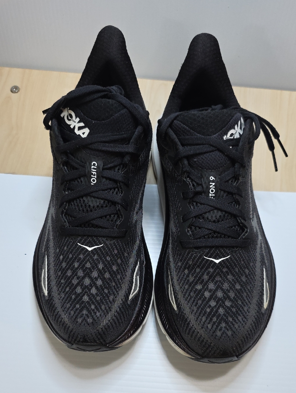 Hoka Clifton 9 Womens 9.5B  Black  Running Shoes with White Accents No Box
